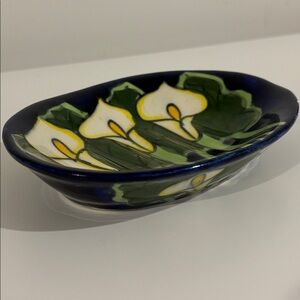 VINTAGE Talavera CALLA LILIES MEXICO Handpainted Oval Bowl soap dish blue